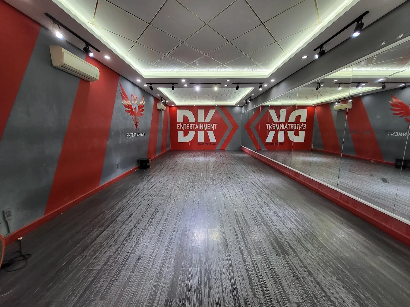 Phòng tập DK Dance Studio — sàn gương toàn diện